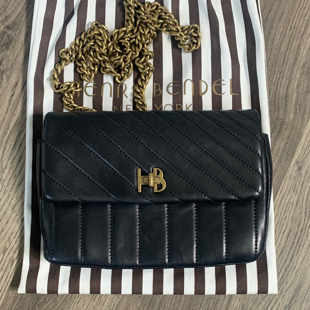 Henri Bendel Black Quilted Crossbody with Gold Chain - Picture 4 of 9